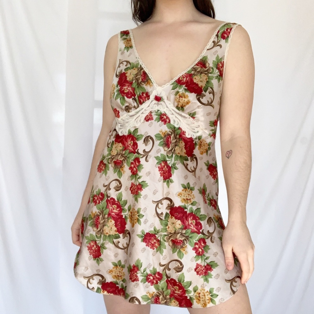 Vintage 90s Satin Red Roses Lace Applique Slip L